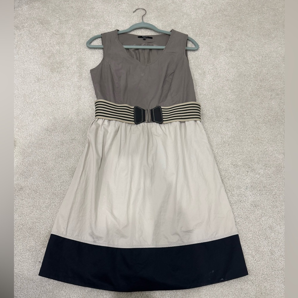 Elegant women's mini dress with belt detail